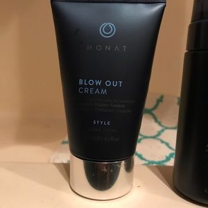 Monat blow out cream
